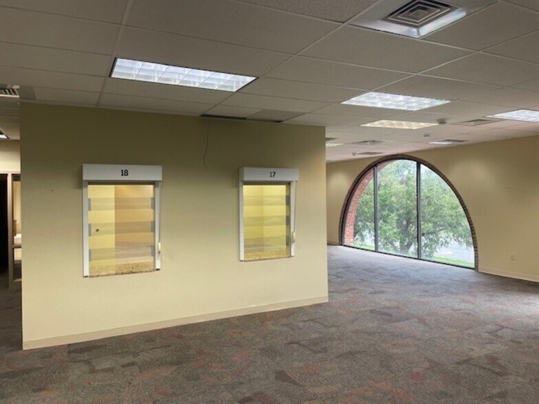 1600 Tamiami Trl, Port Charlotte, FL à vendre - Photo du bâtiment - Image 2 de 8