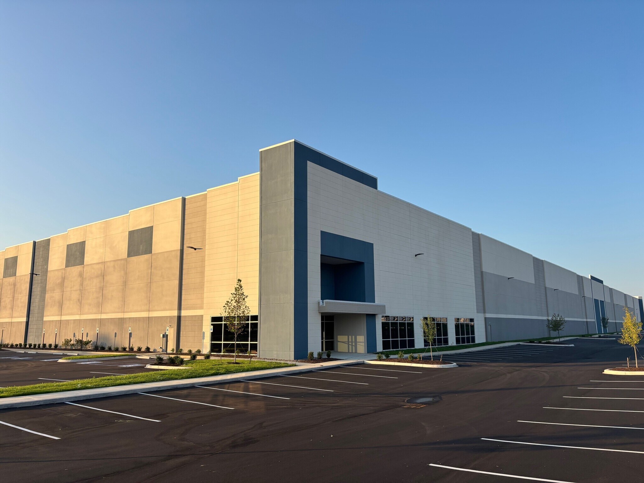 295 Paul Garrett Ave, Jeffersonville, IN for lease Primary Photo- Image 1 of 4