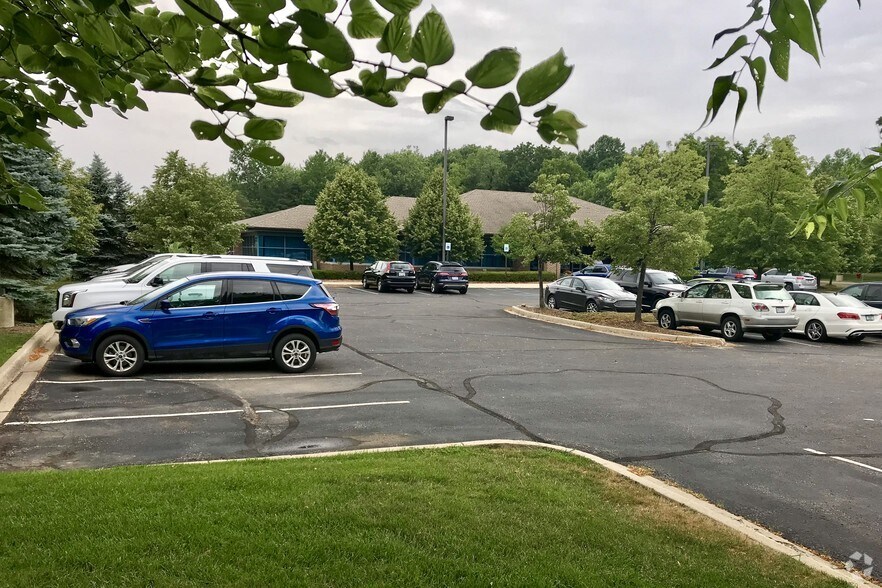 28175 Haggerty Rd, Novi, MI à louer - Photo du bâtiment - Image 3 de 13