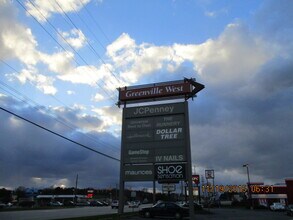 301 Maplewood Dr, Greenville, MI for lease Building Photo- Image 1 of 4