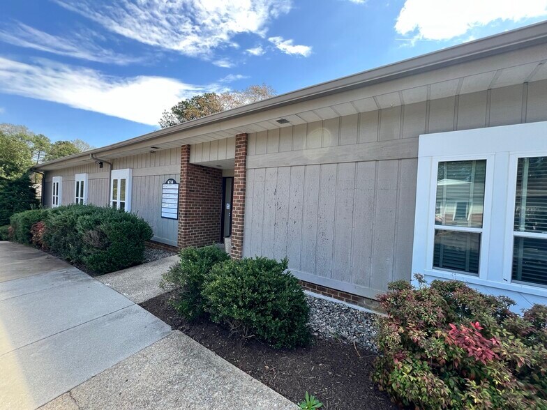 6714 Patterson Ave, Richmond, VA à louer - Photo du bâtiment - Image 2 de 4