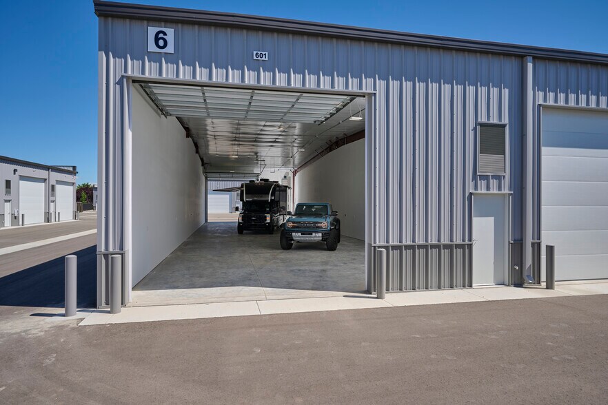 2007 S Saturn Way, Boise, ID à louer - Photo du bâtiment - Image 2 de 4