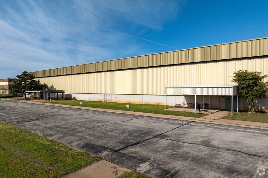 10321 W Reno Ave, Oklahoma City, OK à vendre - Photo du bâtiment - Image 2 de 48