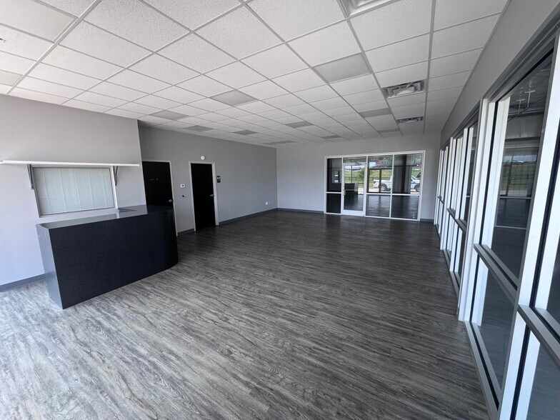 570 Gordon Ln, Shelbyville, KY à louer - Photo du bâtiment - Image 3 de 11