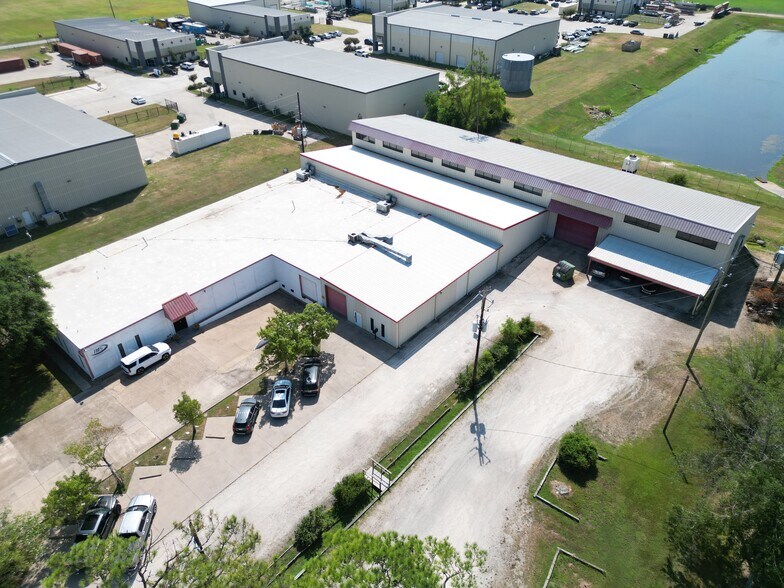 6703 Theall Rd, Houston, TX for lease - Building Photo - Image 2 of 6