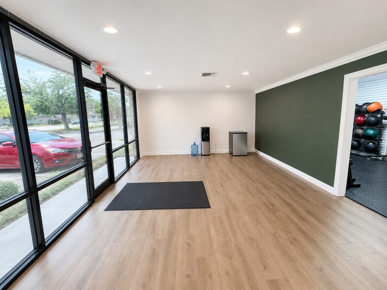 705 Live Oak St, Tarpon Springs, FL for lease - Building Photo - Image 2 of 6