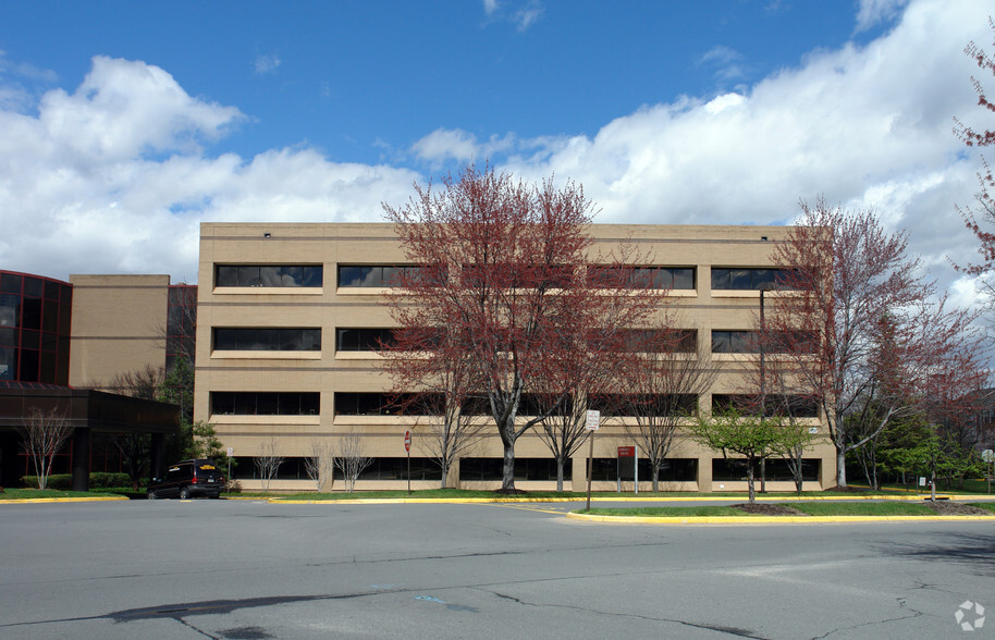 1800 Town Center Dr, Reston, VA à vendre - Photo du bâtiment - Image 1 de 1