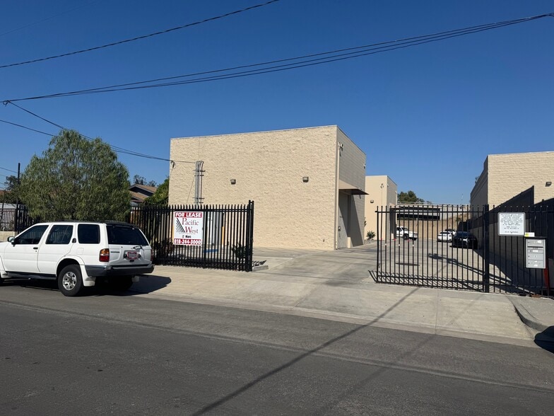 8588 Telfair Ave, Sun Valley, CA for lease - Building Photo - Image 1 of 13