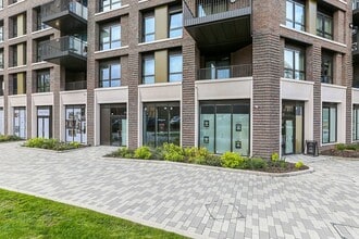 Conington Rd, Londres à louer Photo du bâtiment- Image 1 de 7