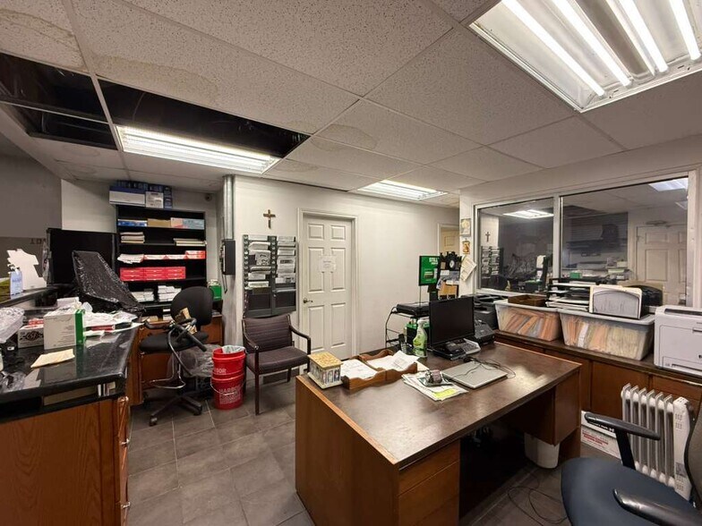 6809 Renwick Dr, Houston, TX à vendre - Photo du bâtiment - Image 2 de 4