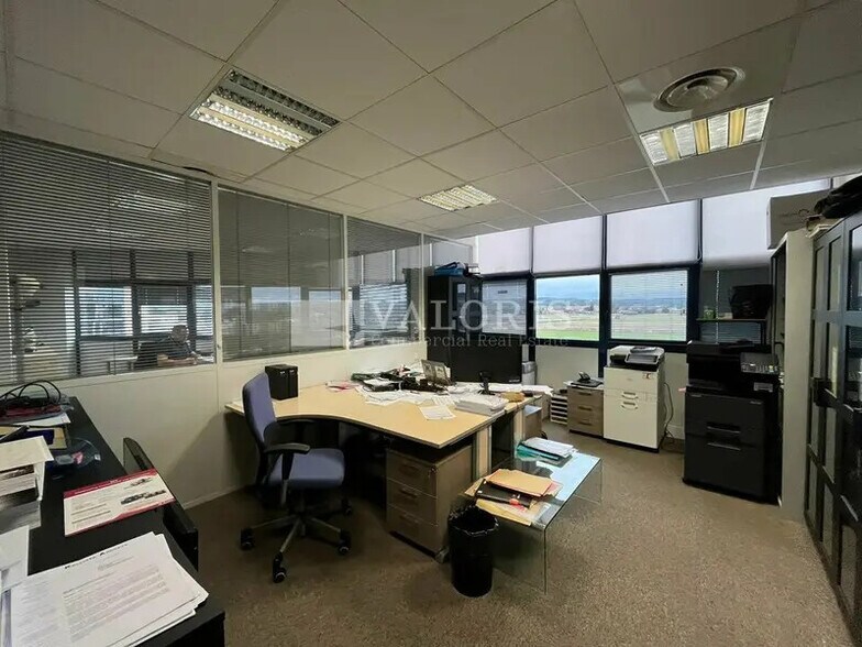 Office in Aix-en-Provence for sale - Interior Photo - Image 3 of 13