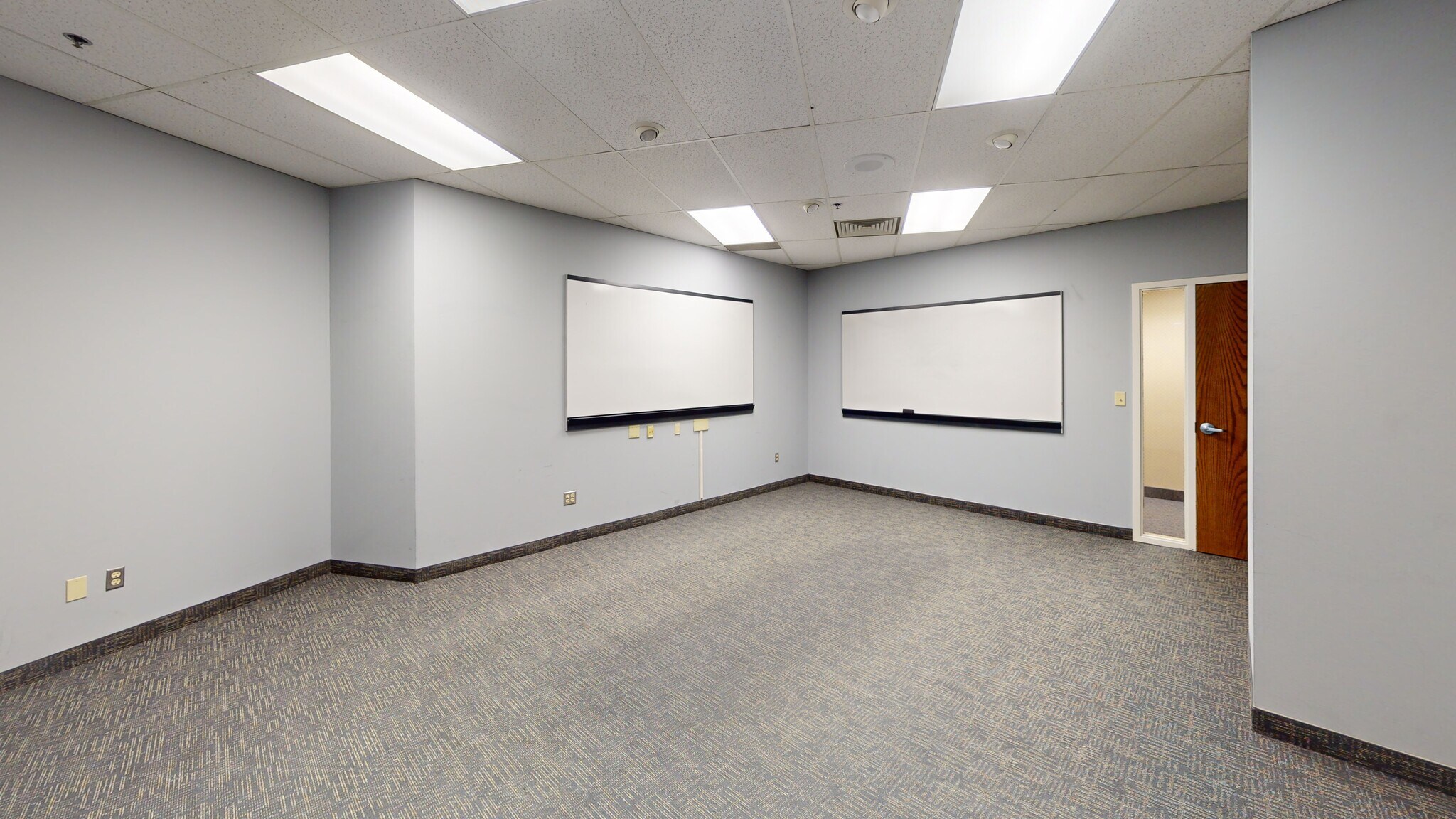1450 Energy Park Dr, Saint Paul, MN for lease Interior Photo- Image 1 of 5