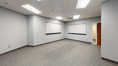1450 Energy Park Dr, Saint Paul, MN for lease Interior Photo- Image 1 of 5