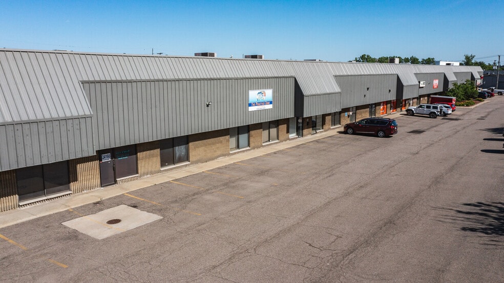 24150-21466 Haggerty Rd, Farmington Hills, MI for lease - Building Photo - Image 1 of 9