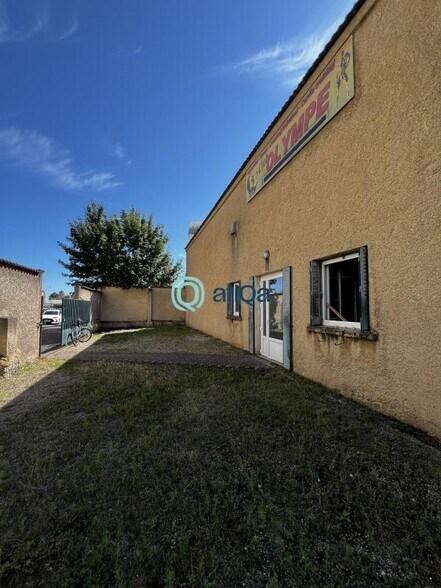 Retail in Chalon-sur-Saône for lease - Building Photo - Image 2 of 7