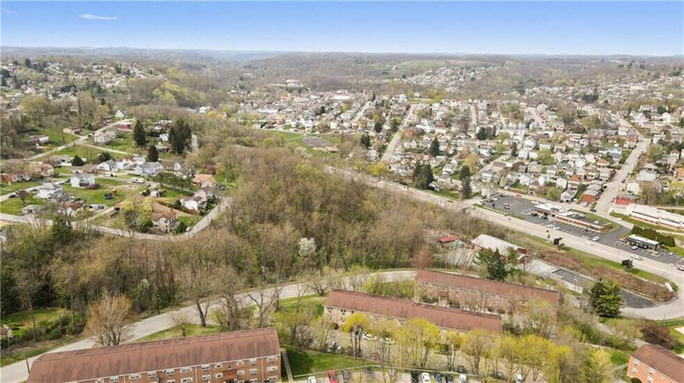 28 Fairwood Dr, Irwin, PA à vendre - Photo du bâtiment - Image 3 de 4