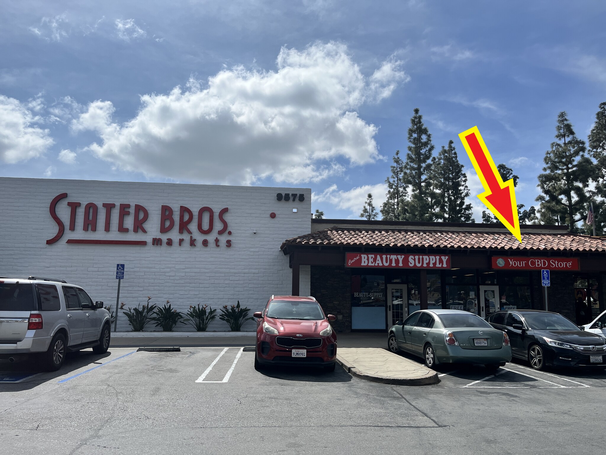 9585-9589 Central Ave, Montclair, CA à louer Photo du bâtiment- Image 1 de 8