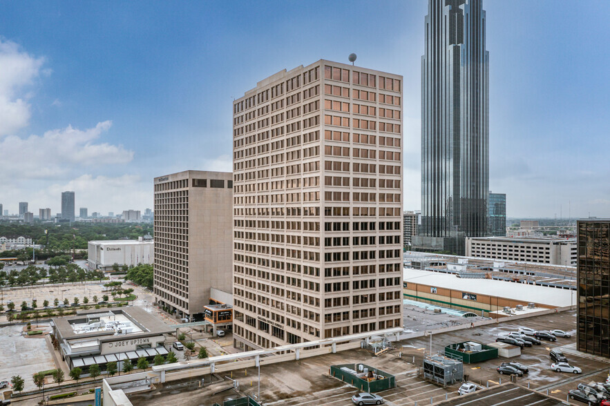 5051 Westheimer Rd, Houston, TX for lease - Building Photo - Image 3 of 9