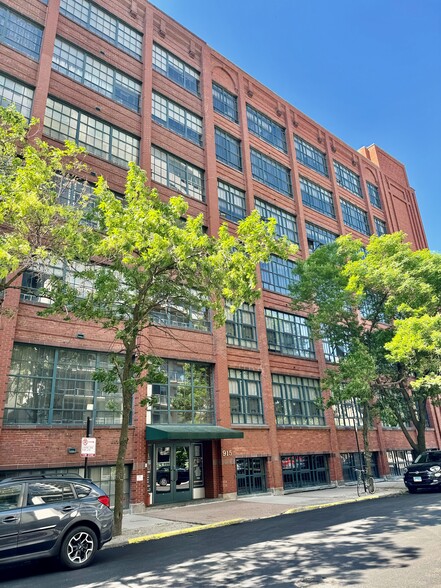 915 W Huron St, Chicago, IL for lease - Building Photo - Image 1 of 6