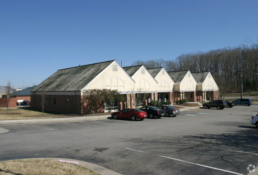 5921 Harbour Ln, Midlothian, VA à louer - Photo du bâtiment - Image 2 de 8
