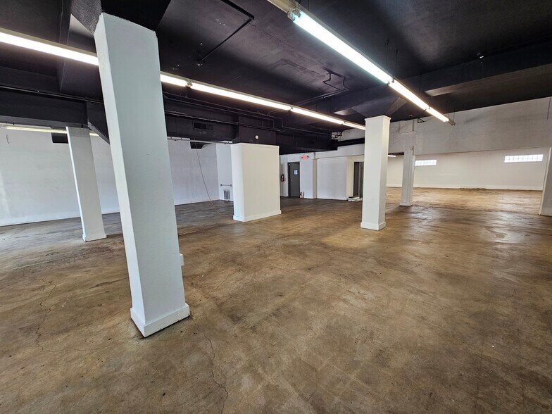 2951-2961 Colerain Ave, Cincinnati, OH à louer - Photo du bâtiment - Image 2 de 3