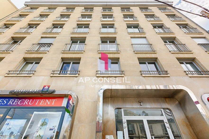 Office in Versailles for lease - Building Photo - Image 1 of 5