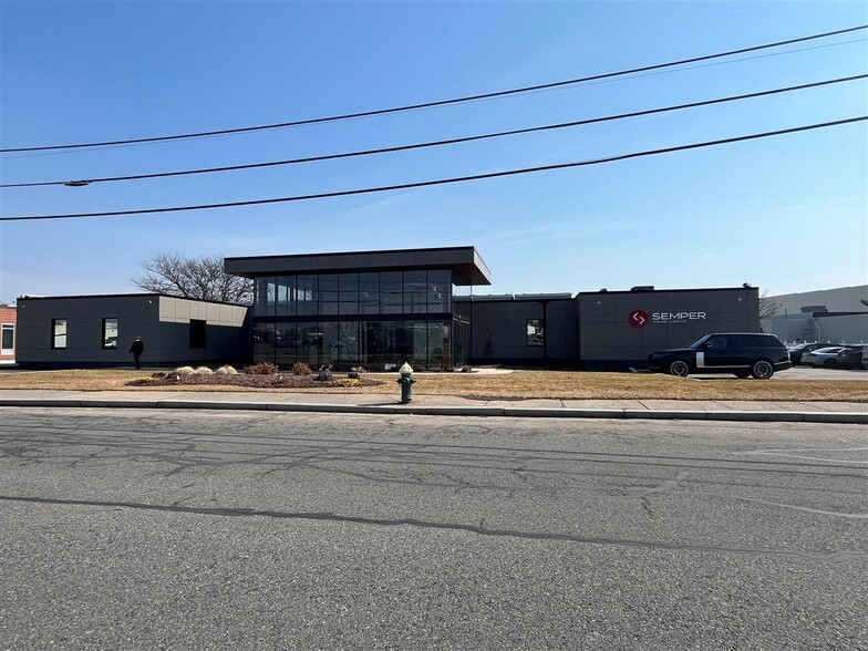 225 Dupont Dr, Providence, RI for lease - Building Photo - Image 1 of 9