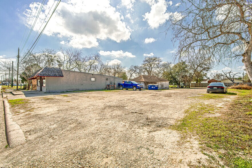 512 Sodville St, Sinton, TX à vendre - Photo du bâtiment - Image 2 de 13