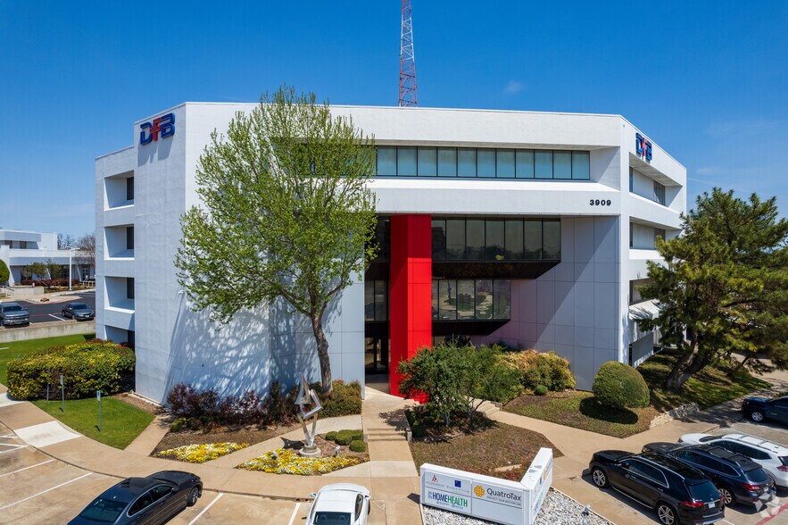 3909 Hulen St, Fort Worth, TX à louer - Photo du bâtiment - Image 3 de 9