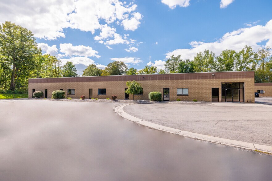 1290 Blossom Dr, Victor, NY à louer - Photo du bâtiment - Image 3 de 5