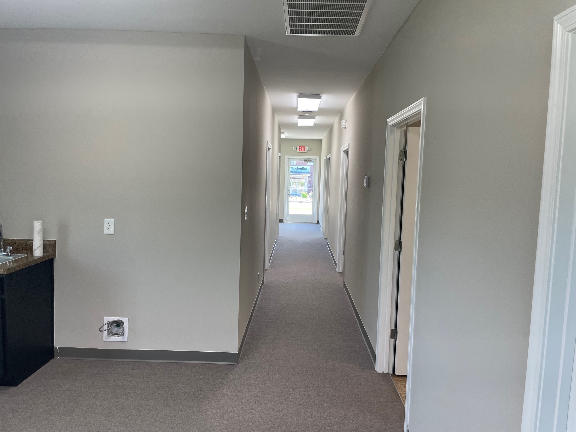 2284 Raleigh Ct, Clarksville, TN for lease Interior Photo- Image 1 of 8