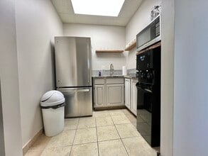 8301 W 125th St, Overland Park, KS for sale Interior Photo- Image 2 of 8