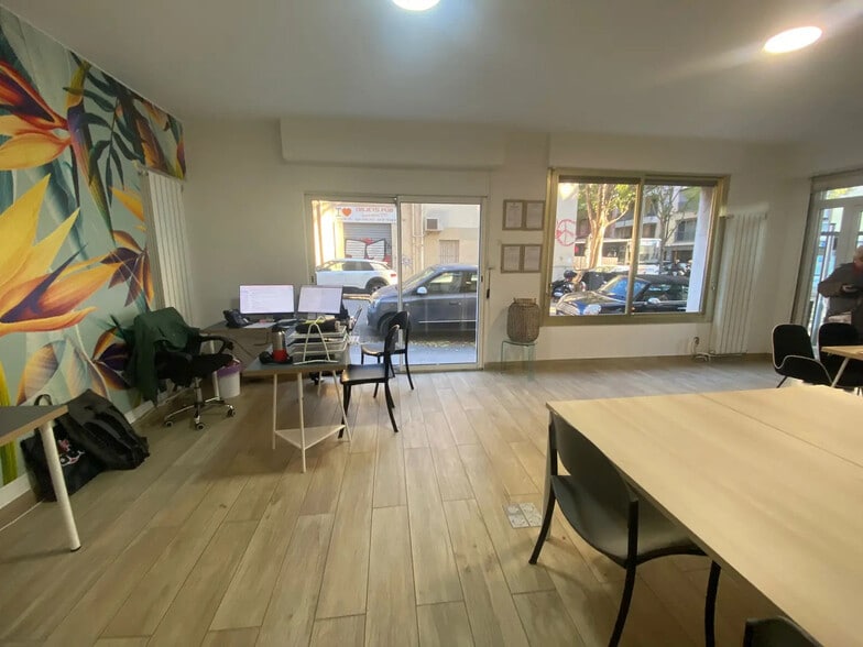 Retail in Marseille for lease - Building Photo - Image 2 of 6