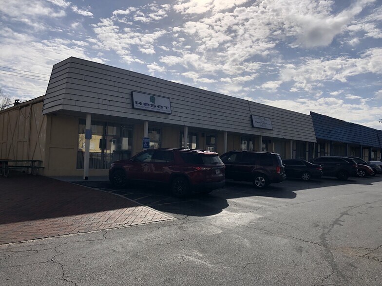 6978 Main St, Lithonia, GA à vendre - Photo du bâtiment - Image 1 de 36
