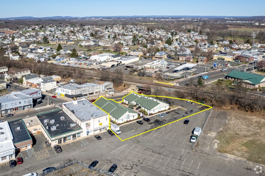 17-19 S Main St, Manville, NJ à louer - Photo du bâtiment - Image 2 de 66