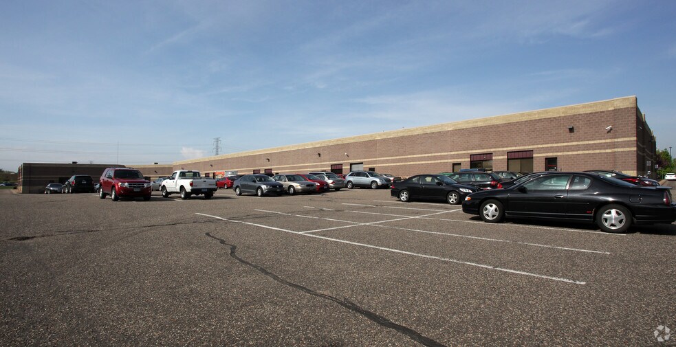 2720-2754 Arthur St, Roseville, MN à louer - Photo du bâtiment - Image 2 de 3