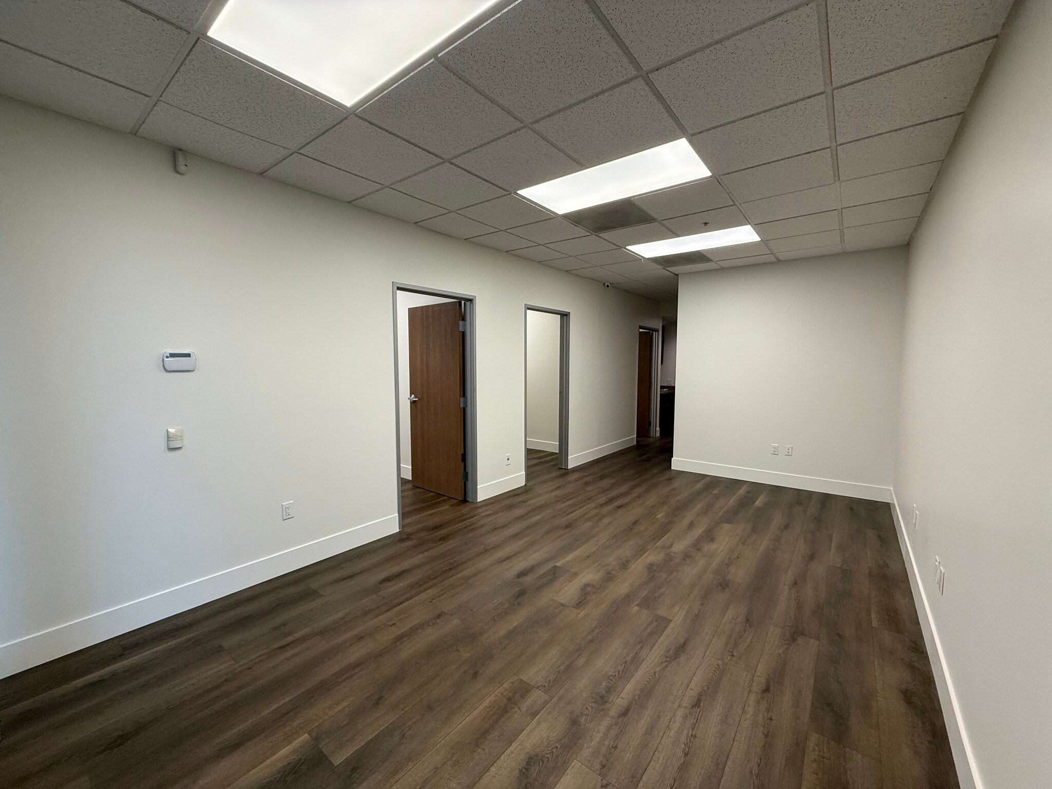26340-26354 Ruether Ave, Santa Clarita, CA for lease Interior Photo- Image 1 of 5