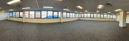 222-15 Northern Blvd, Bayside, NY à louer Photo intérieure- Image 2 de 4