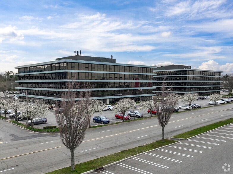 200 Garden City Plz, Garden City, NY à louer - Photo du bâtiment - Image 3 de 4