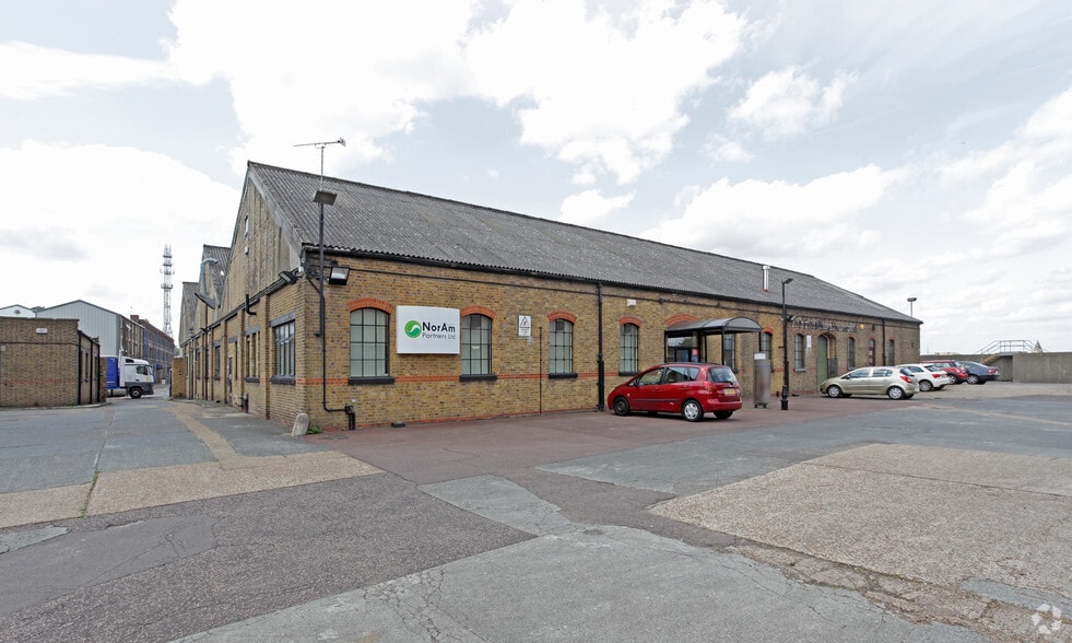 Warspite Rd, Londres à louer - Photo principale - Image 1 de 22