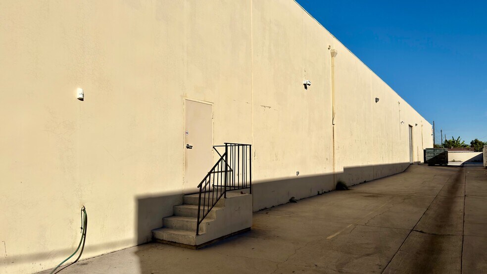 2212-2312 Edwards Ave, South El Monte, CA à louer - Photo du bâtiment - Image 3 de 25