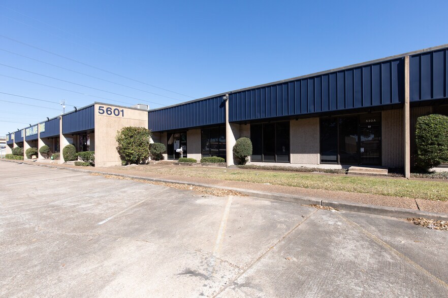 5601 Bintliff Dr, Houston, TX for lease - Building Photo - Image 1 of 18