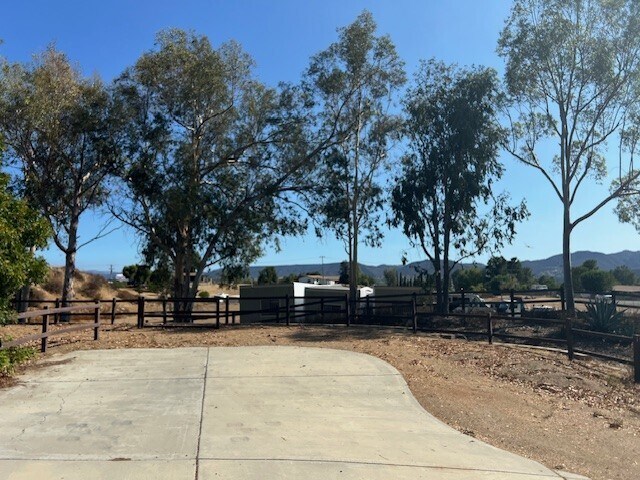 35260 Bayless Rd, Wildomar, CA à louer - Photo du bâtiment - Image 3 de 6