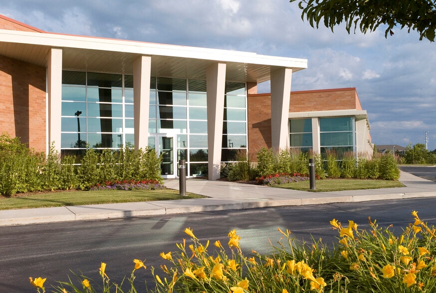 12080 N Corporate Pky, Mequon, WI for lease - Building Photo - Image 1 of 14