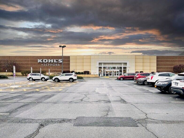 1814 Central Ave, Colonie, NY à louer - Photo du bâtiment - Image 2 de 11