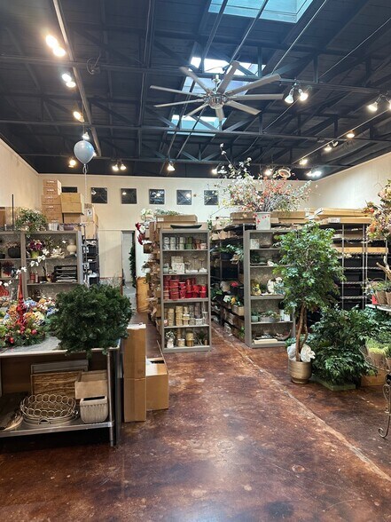 1607 Dragon St, Dallas, TX à louer - Photo du bâtiment - Image 2 de 8