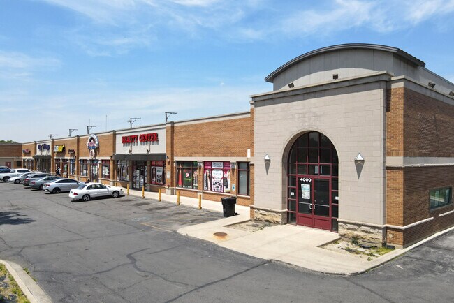 Plus de détails pour 4000-4046 W Roosevelt Rd, Chicago, IL - Commerce de détail à vendre