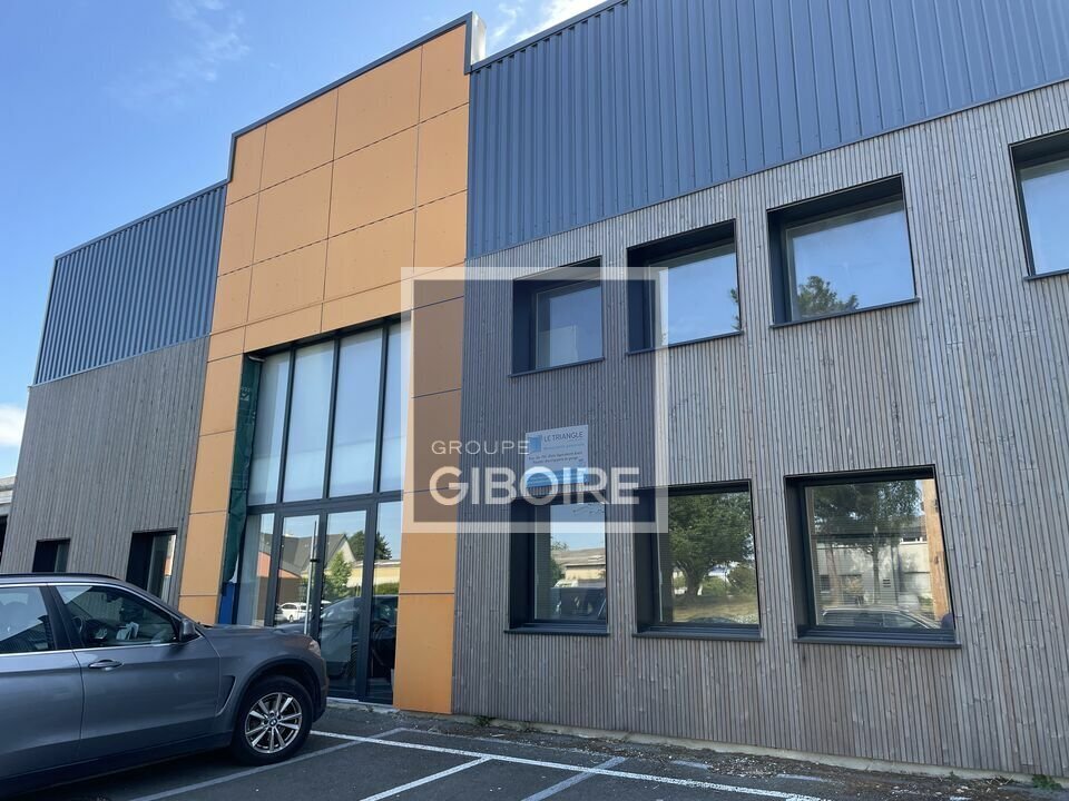 Industrial in Pacé for lease Building Photo- Image 1 of 13
