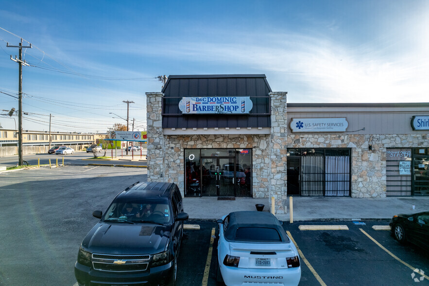 5525 Blanco Rd, San Antonio, TX à louer - Photo du bâtiment - Image 3 de 26