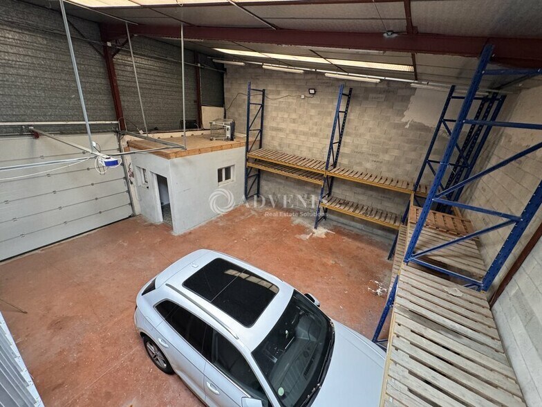 Flex in Lisses for lease - Interior Photo - Image 3 of 7